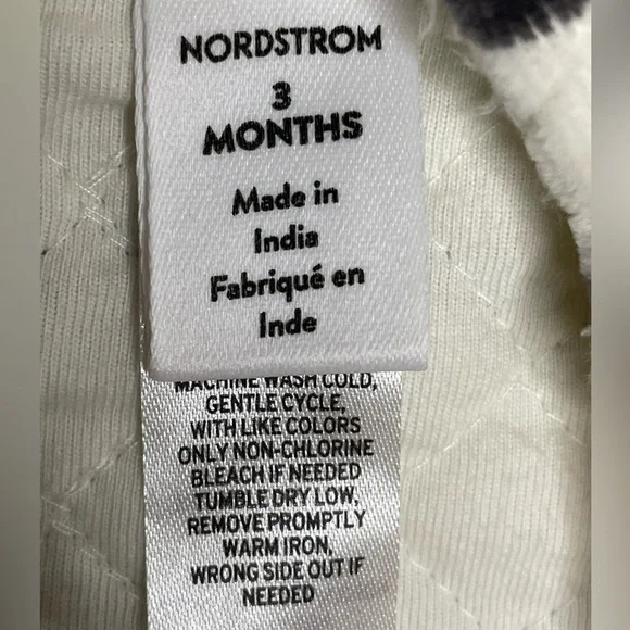 Nordstroms Hooded Bunting - Picture 5 of 10